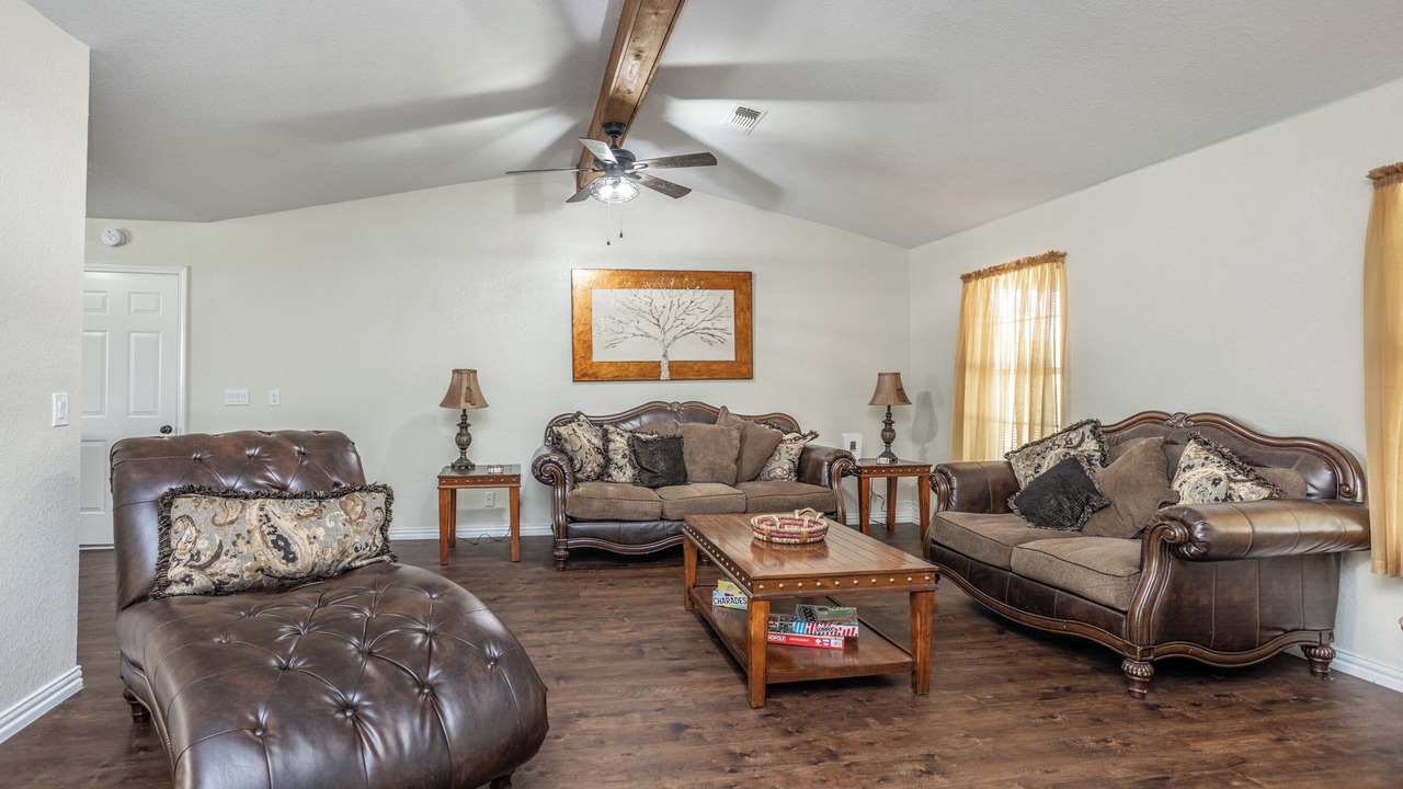 Photo of Livingroom in Thackerville