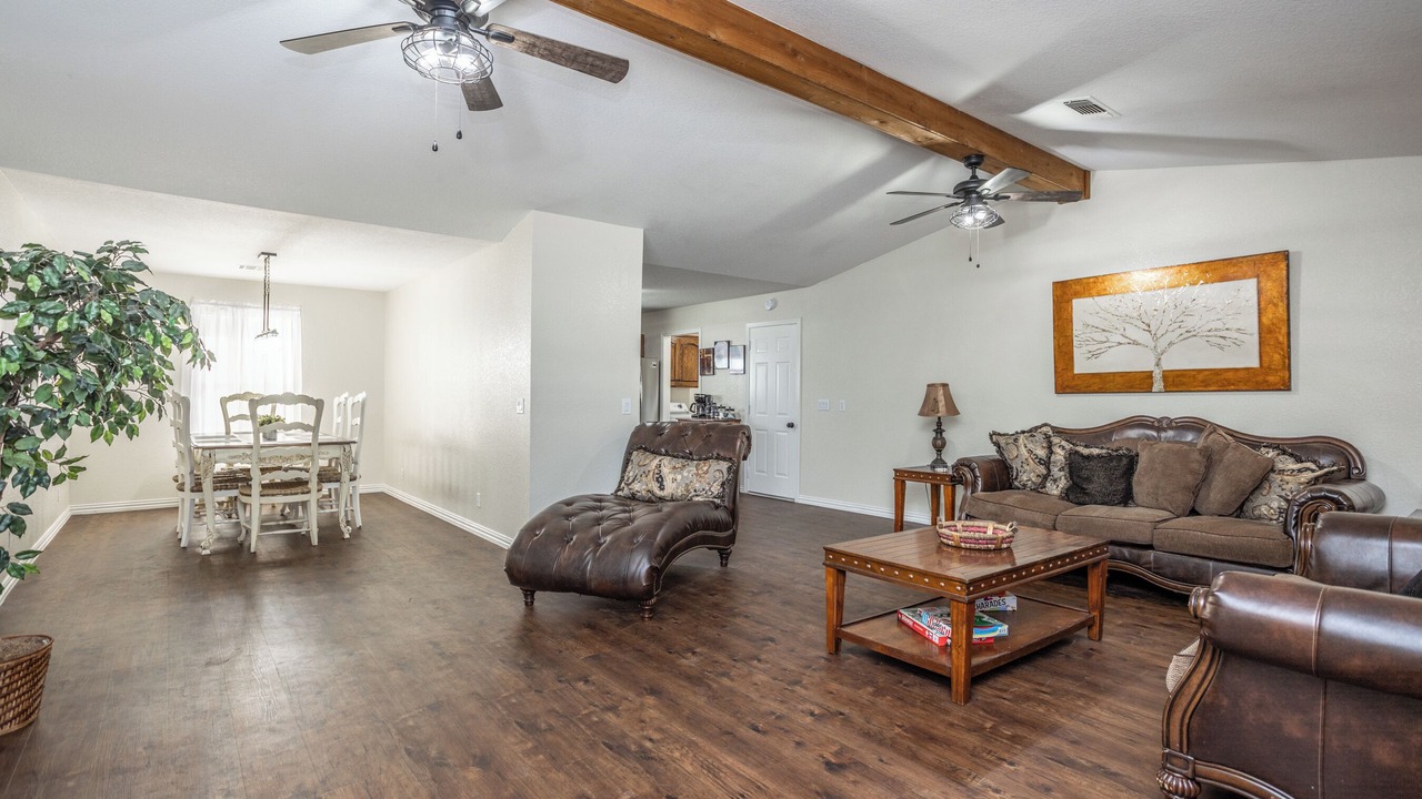 Photo of Livingroom in Thackerville