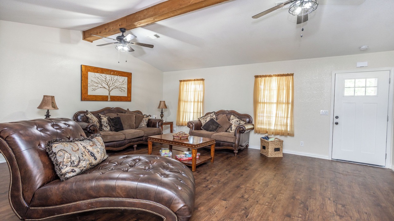 Photo of Livingroom in Thackerville