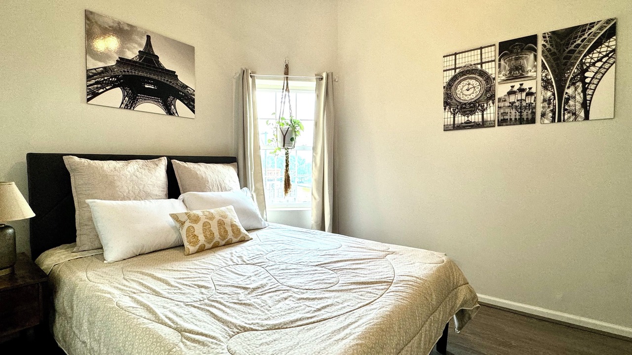 Photo of Bedroom in East Garfield Park
