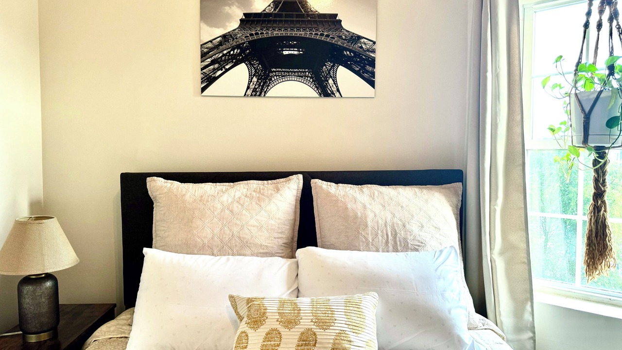 Photo of Bedroom in East Garfield Park