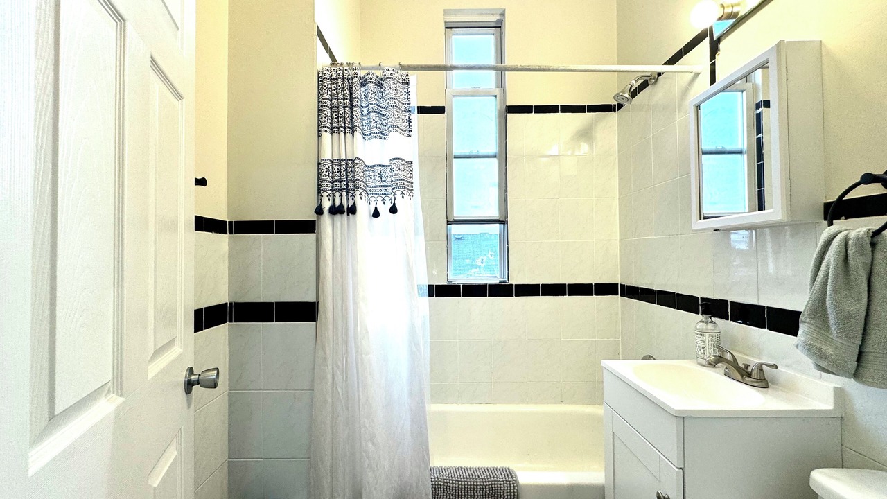 Photo of Bathroom in East Garfield Park