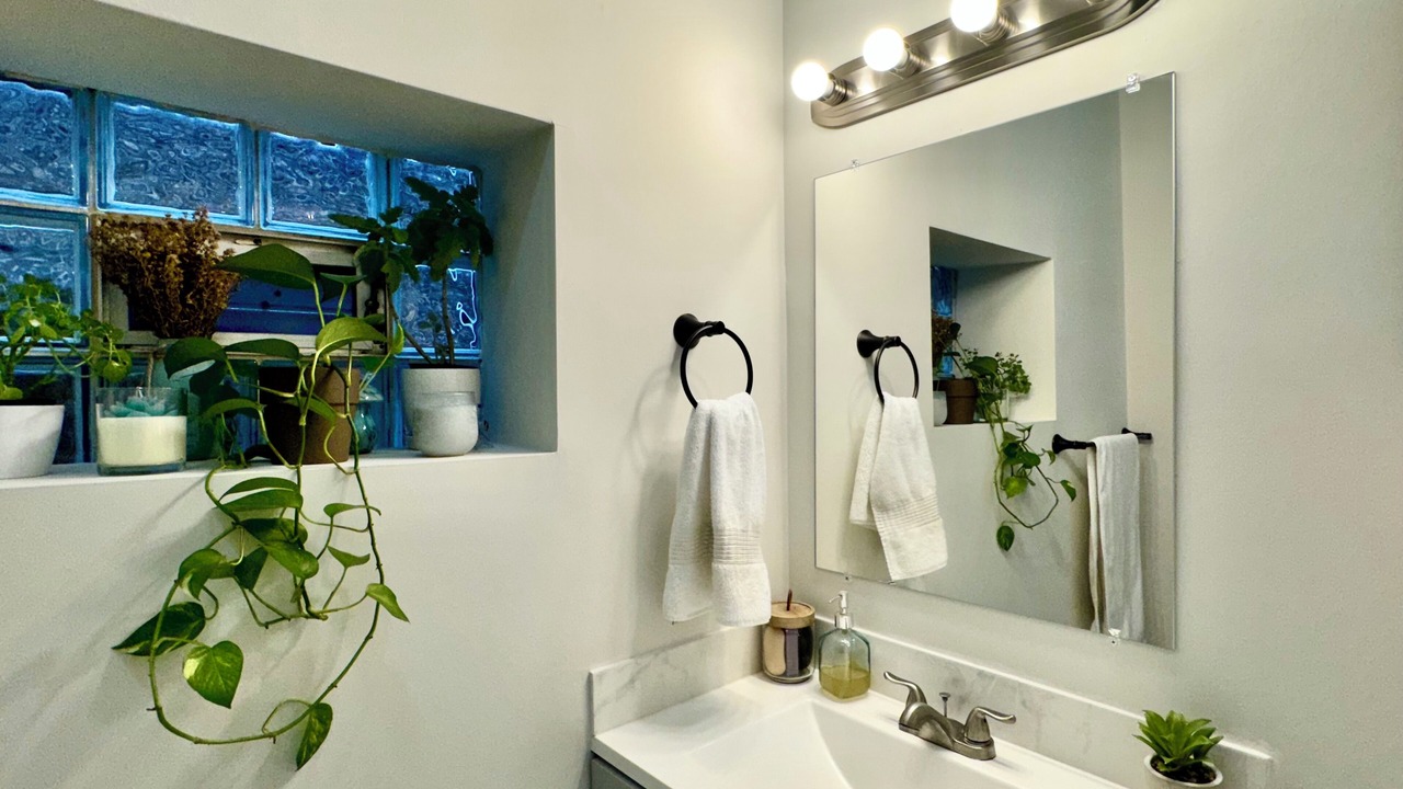 Photo of Bathroom in East Garfield Park