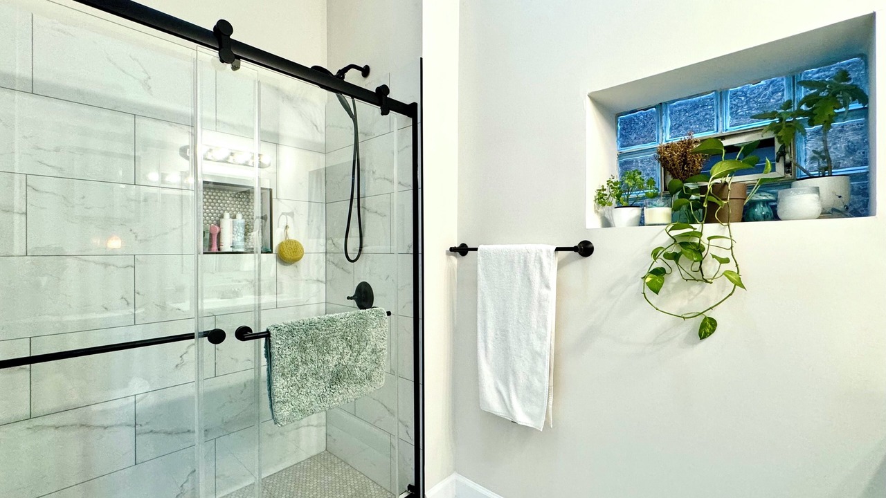 Photo of Bathroom in East Garfield Park