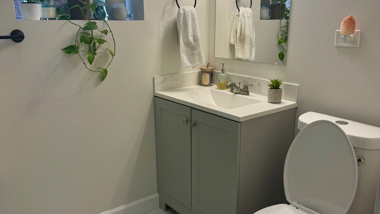 Photo of Bathroom in East Garfield Park