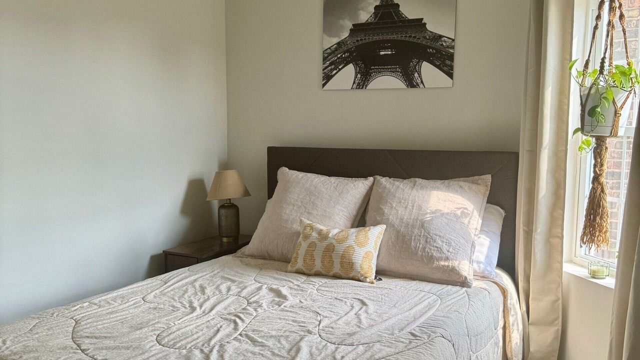 Photo of Bedroom in East Garfield Park