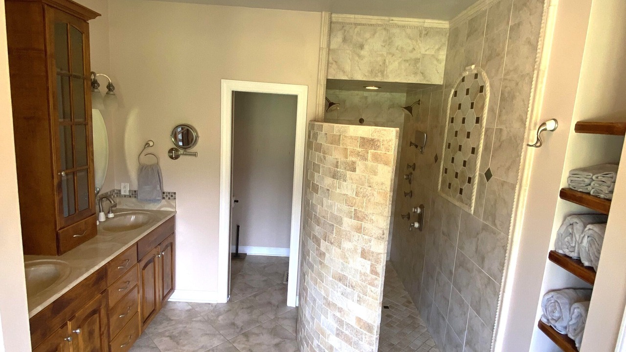 Photo of Bathroom in Fentress
