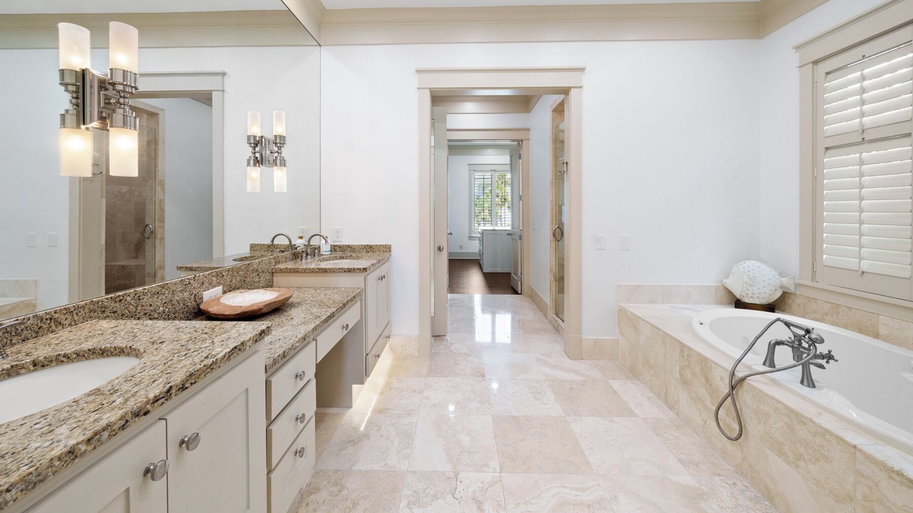 Photo of Bathroom in Avalon Beach Estates