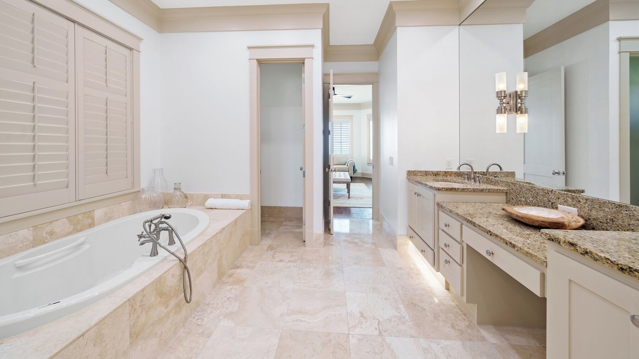 Photo of Bathroom in Avalon Beach Estates