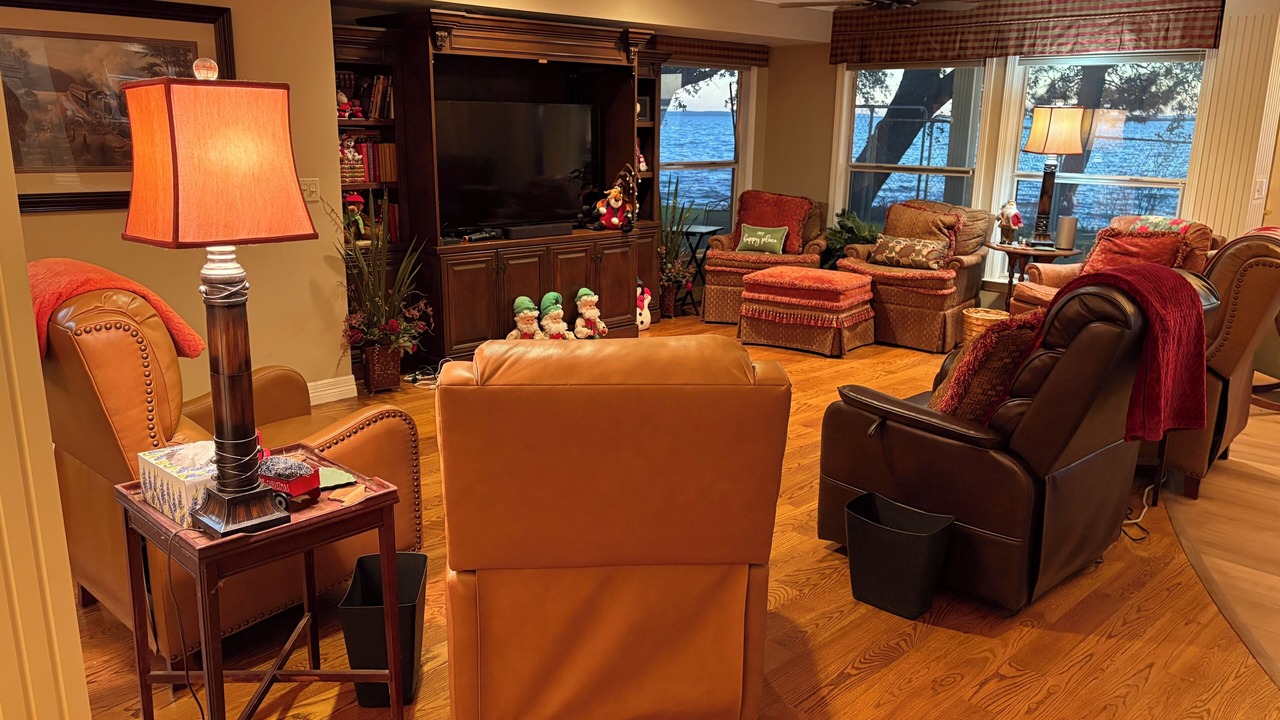 Photo of Livingroom in Silver Creek Village