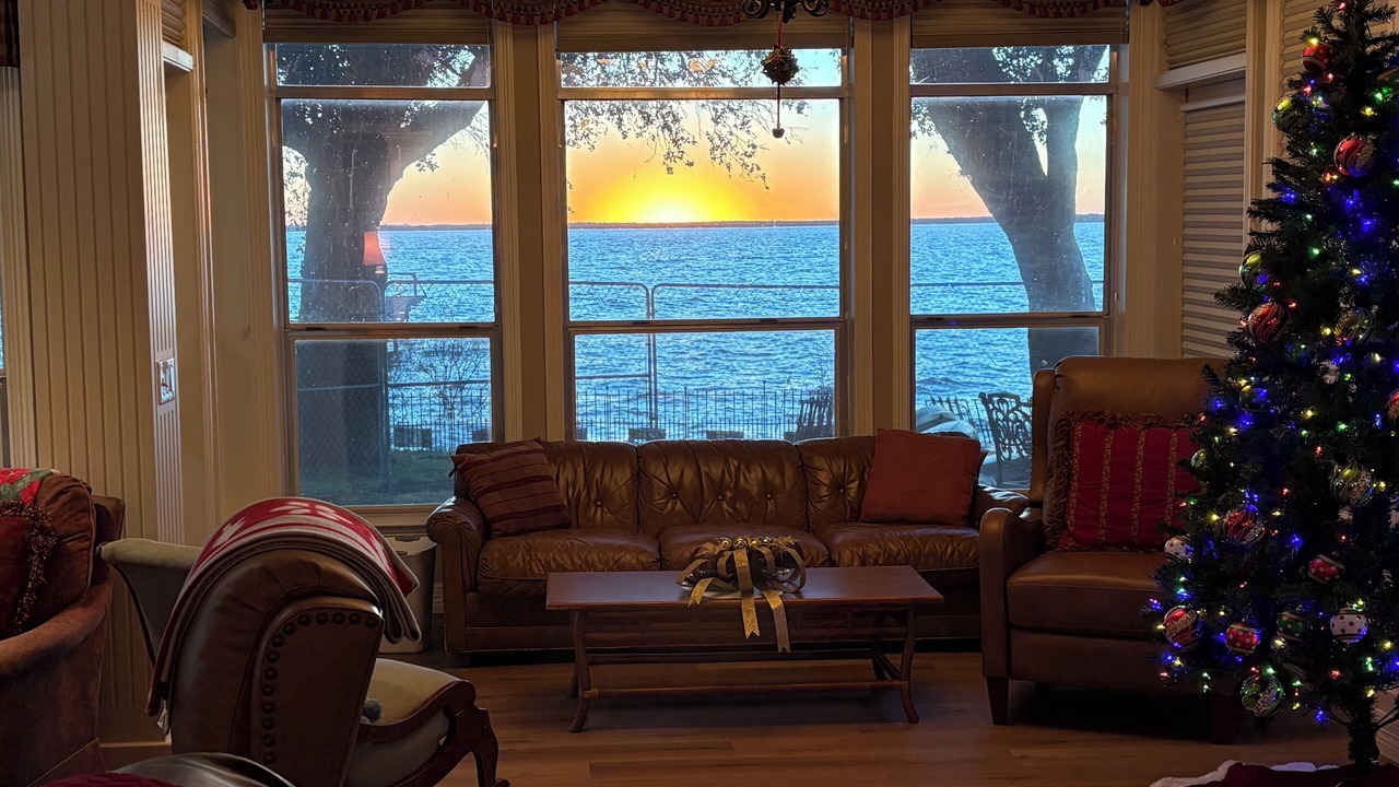 Photo of Livingroom in Silver Creek Village