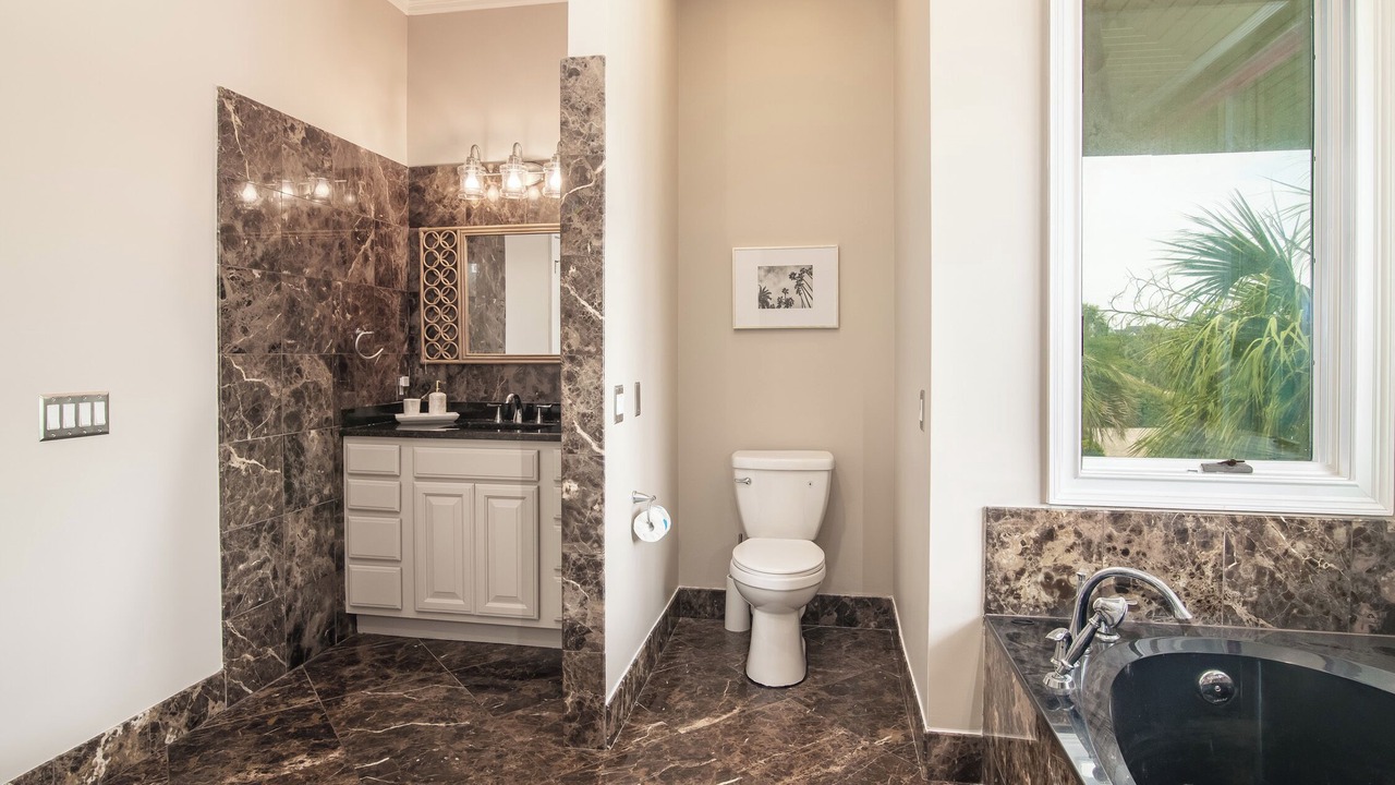 Photo of Bathroom in Debordieu Colony