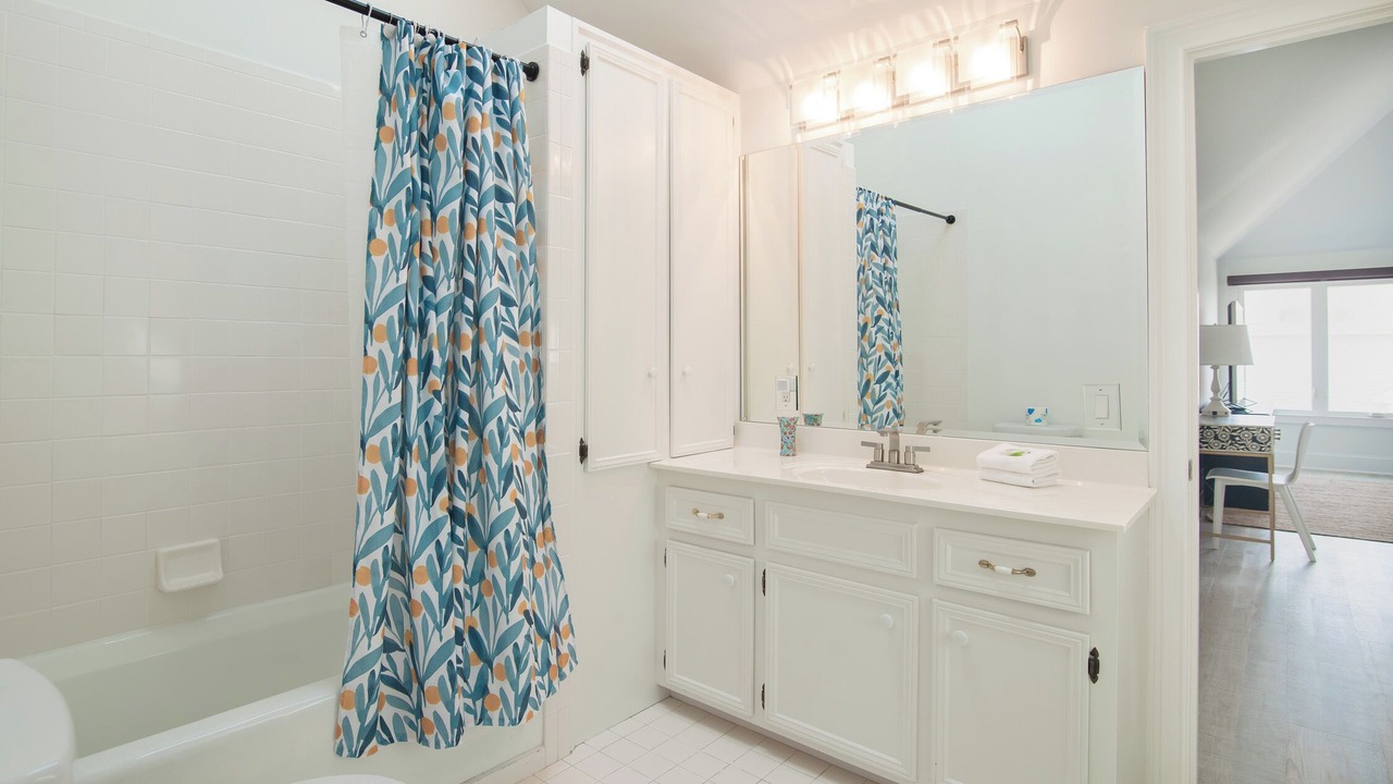 Photo of Bathroom in Debordieu Colony