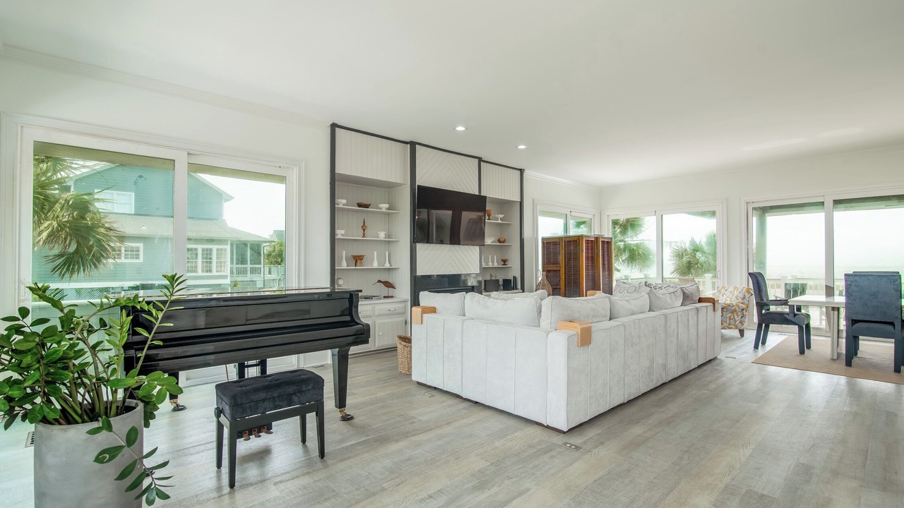 Photo of Livingroom in Debordieu Colony