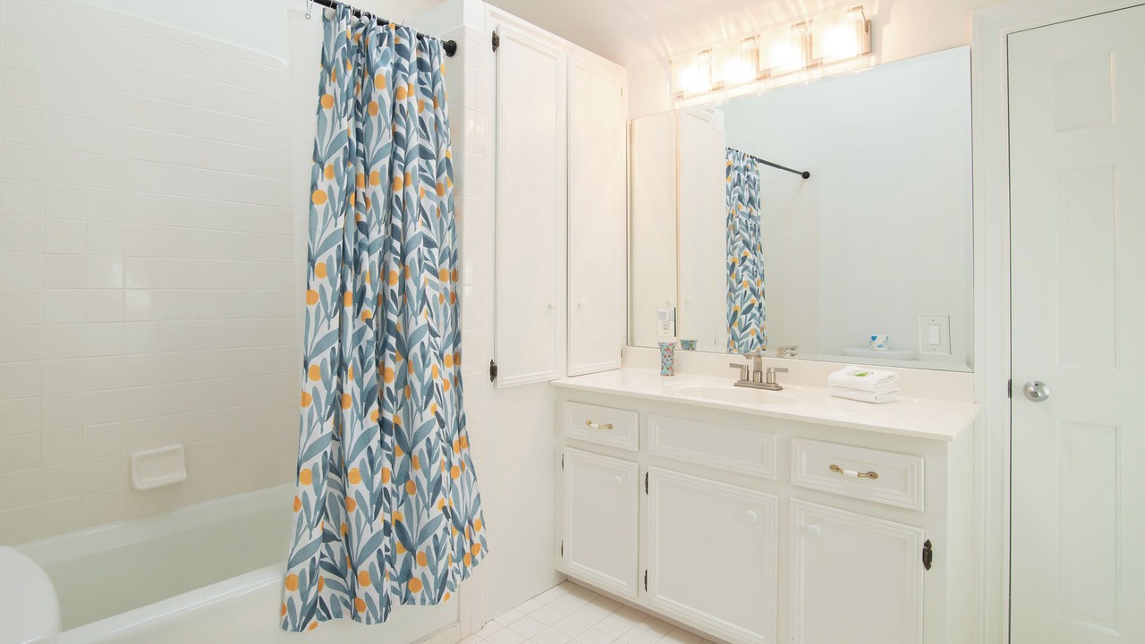 Photo of Bathroom in Debordieu Colony