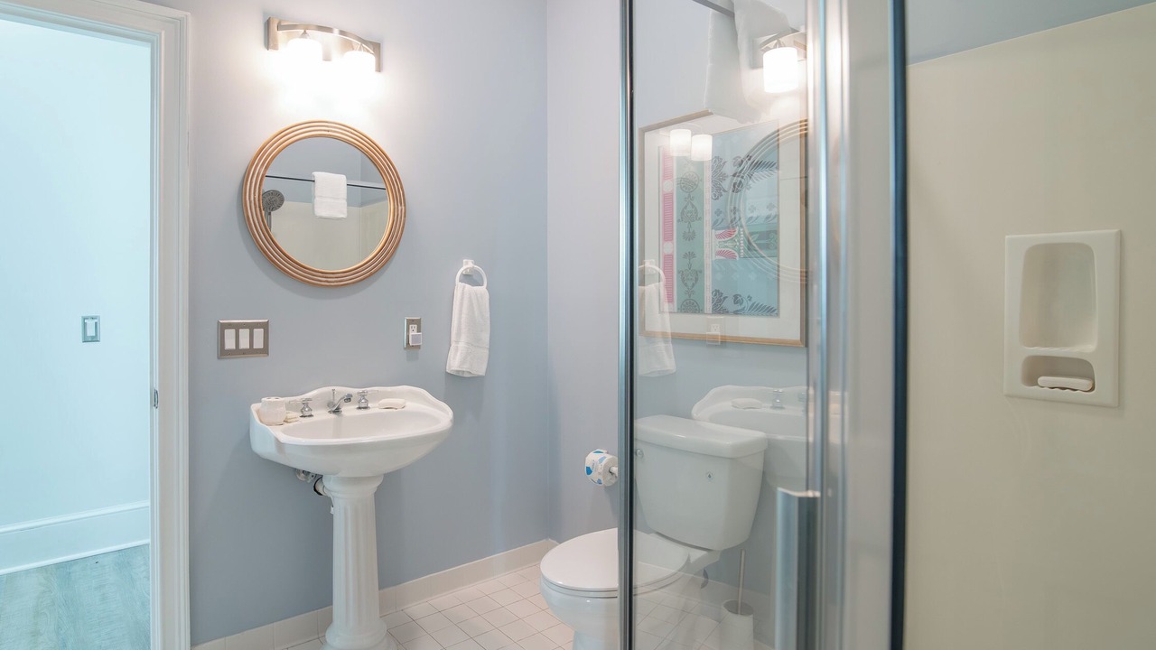 Photo of Bathroom in Debordieu Colony