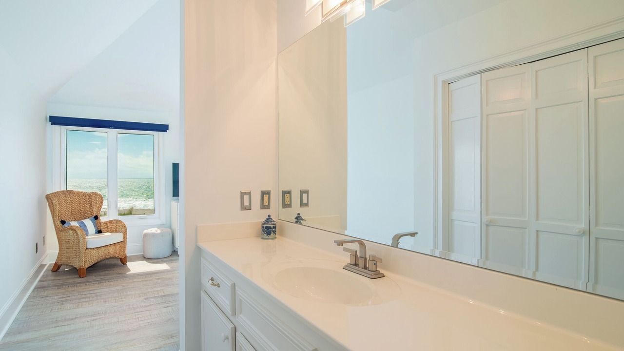 Photo of Bathroom in Debordieu Colony