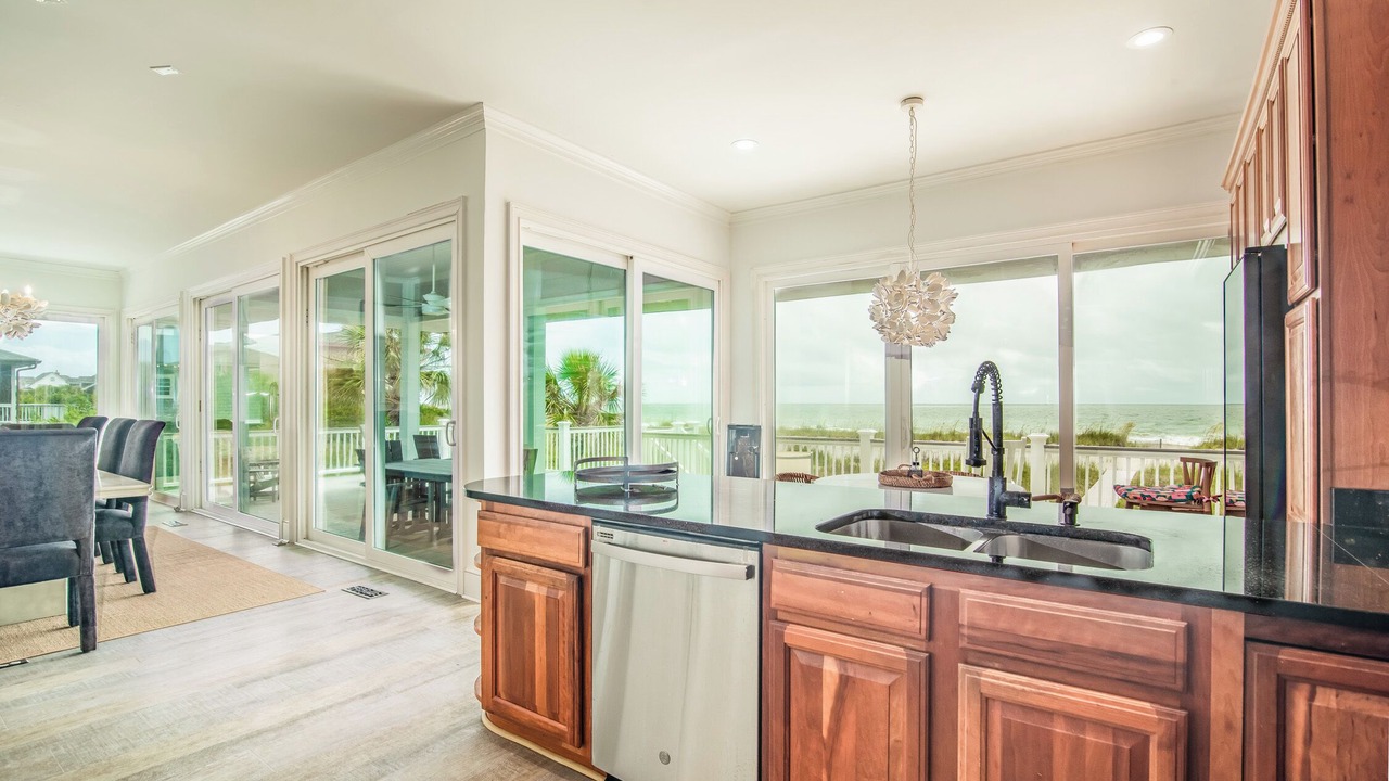 Photo of Kitchen in Debordieu Colony