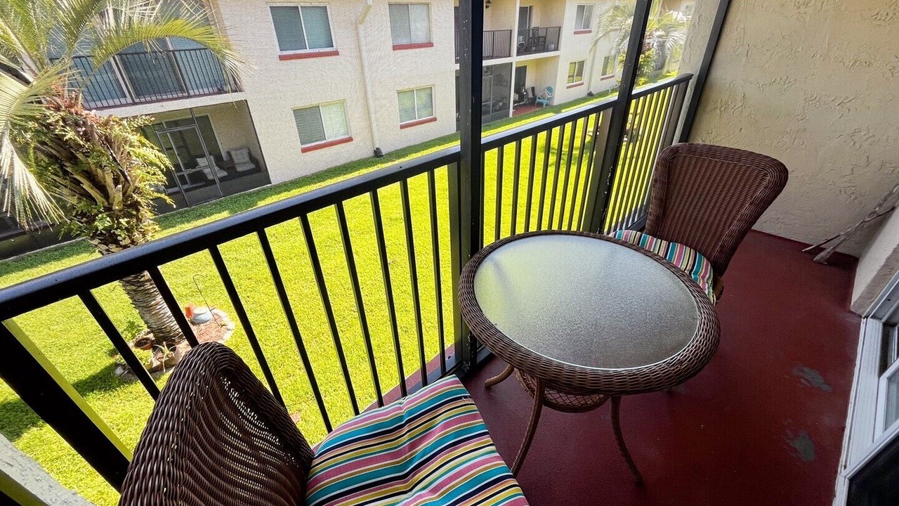 Photo of Patio Balcony in Crescent Beach