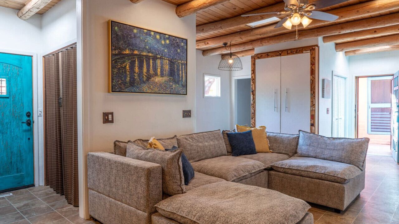 Photo of Livingroom in Taos