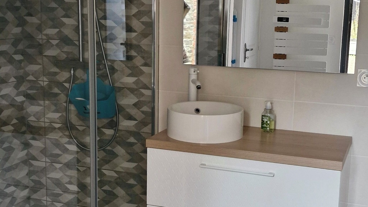 Photo of Bathroom in Les Moitiers-d'Allonne