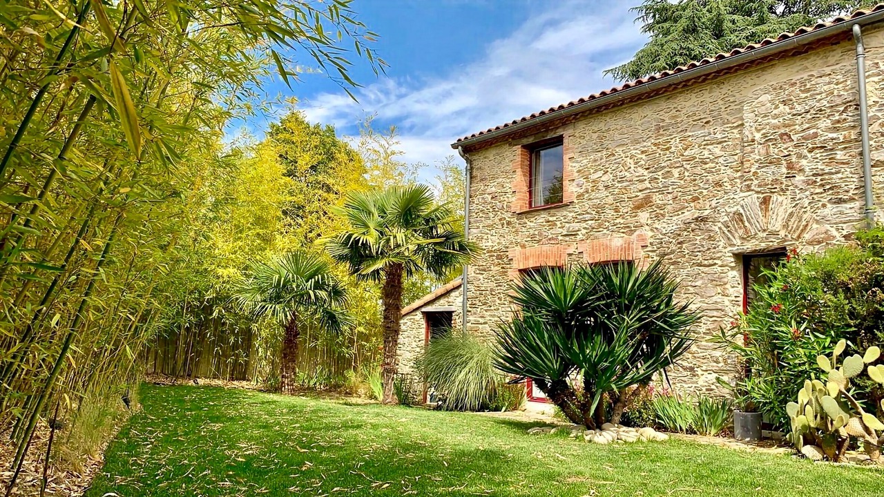 Photo of Outdoor in Saint-Fiacre-sur-Maine