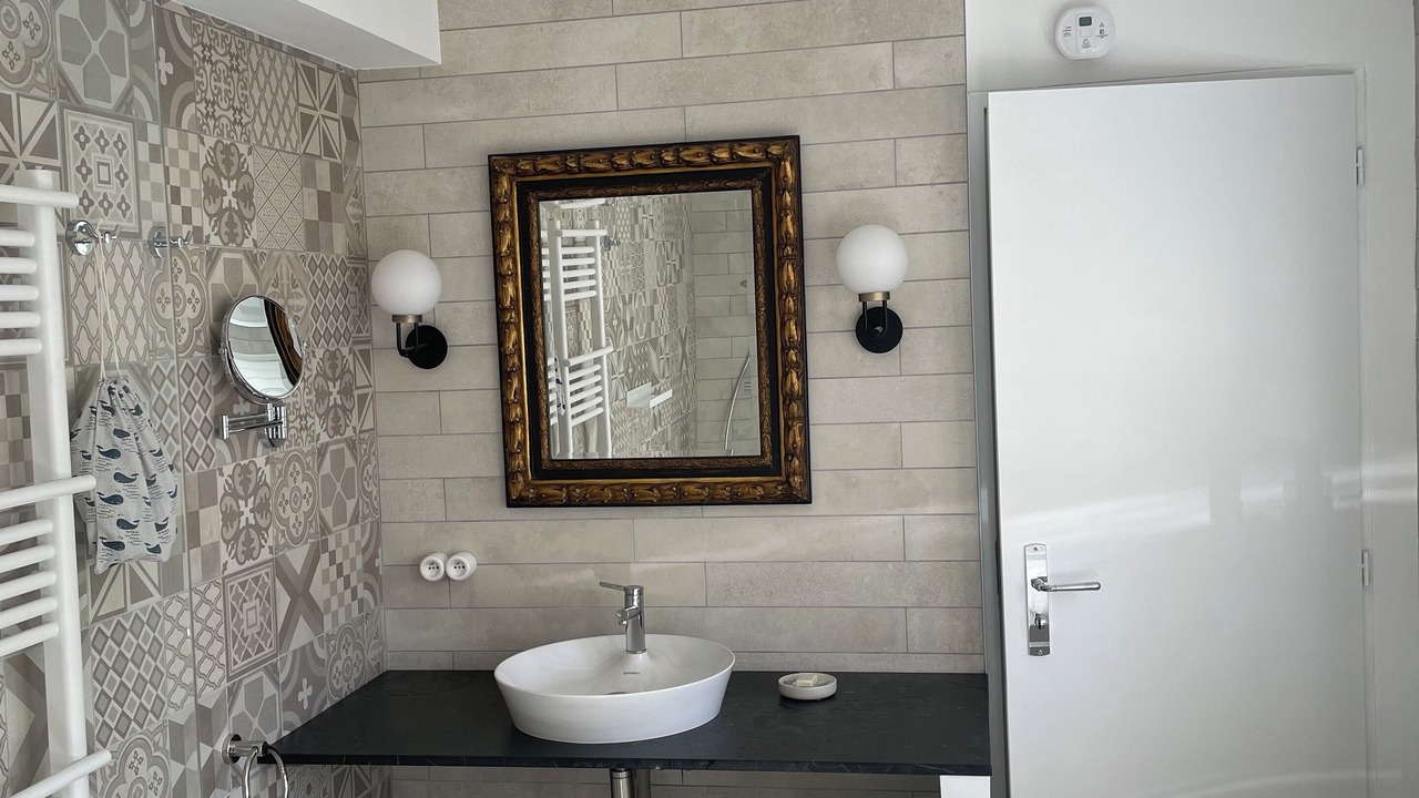 Photo of Bathroom in Saint-Aubin-sur-Mer