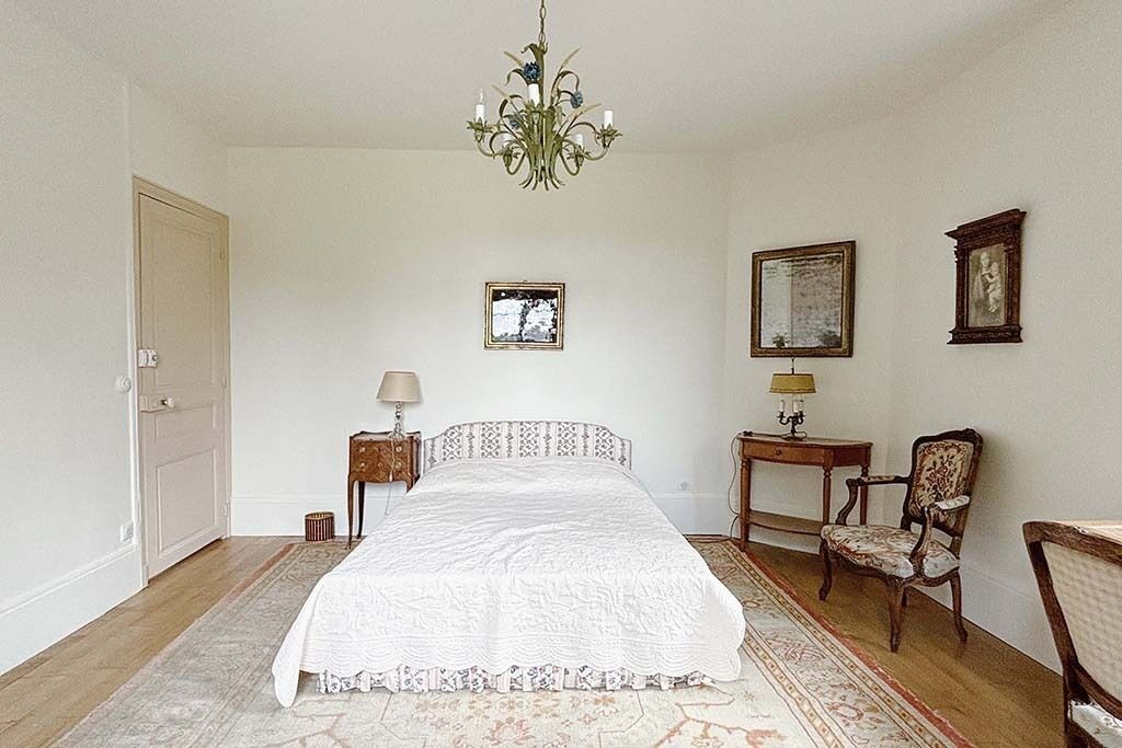 Photo of Bedroom in Le Val-Saint-Germain