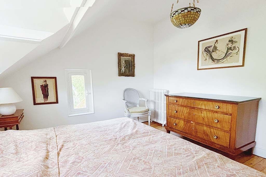 Photo of Bedroom in Le Val-Saint-Germain