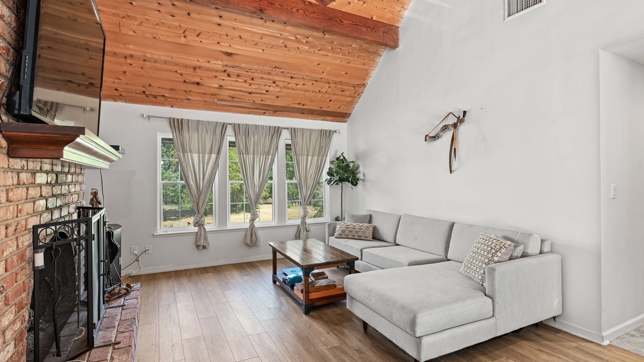 Photo of Livingroom in Bakersfield