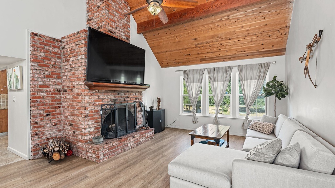 Photo of Livingroom in Bakersfield