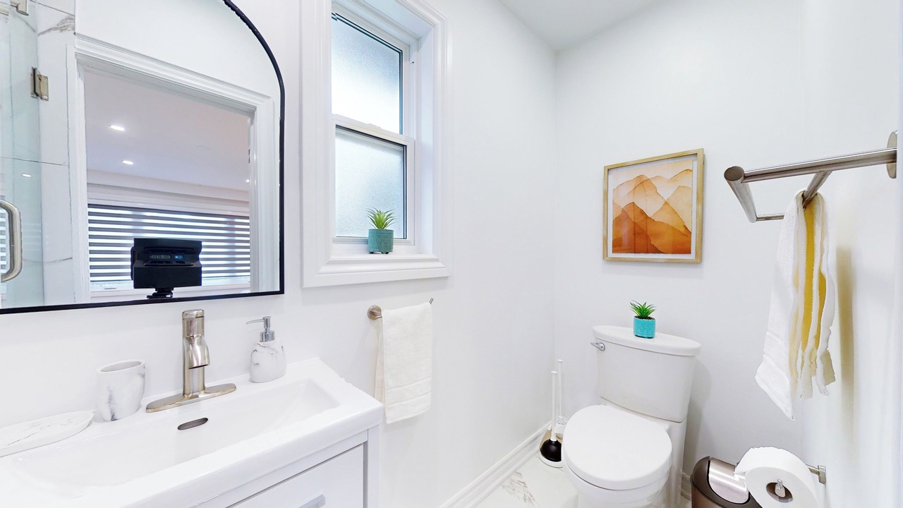 Photo of Bathroom in Bathurst Manor