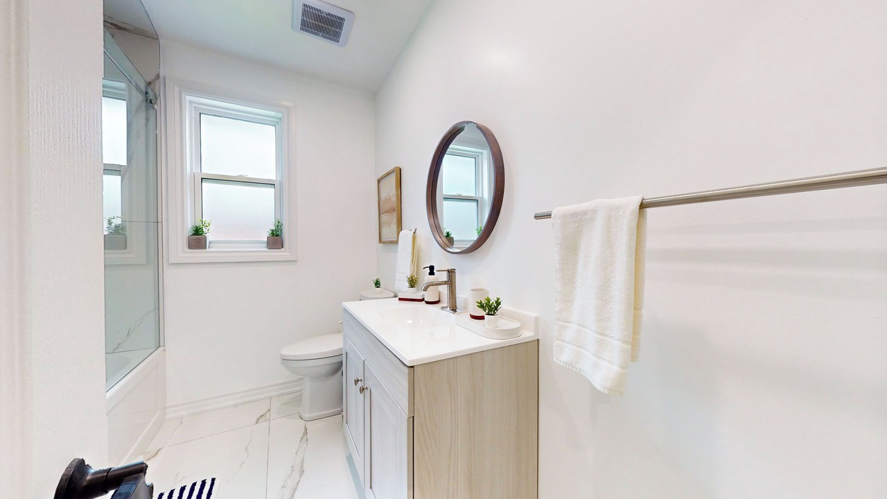 Photo of Bathroom in Bathurst Manor