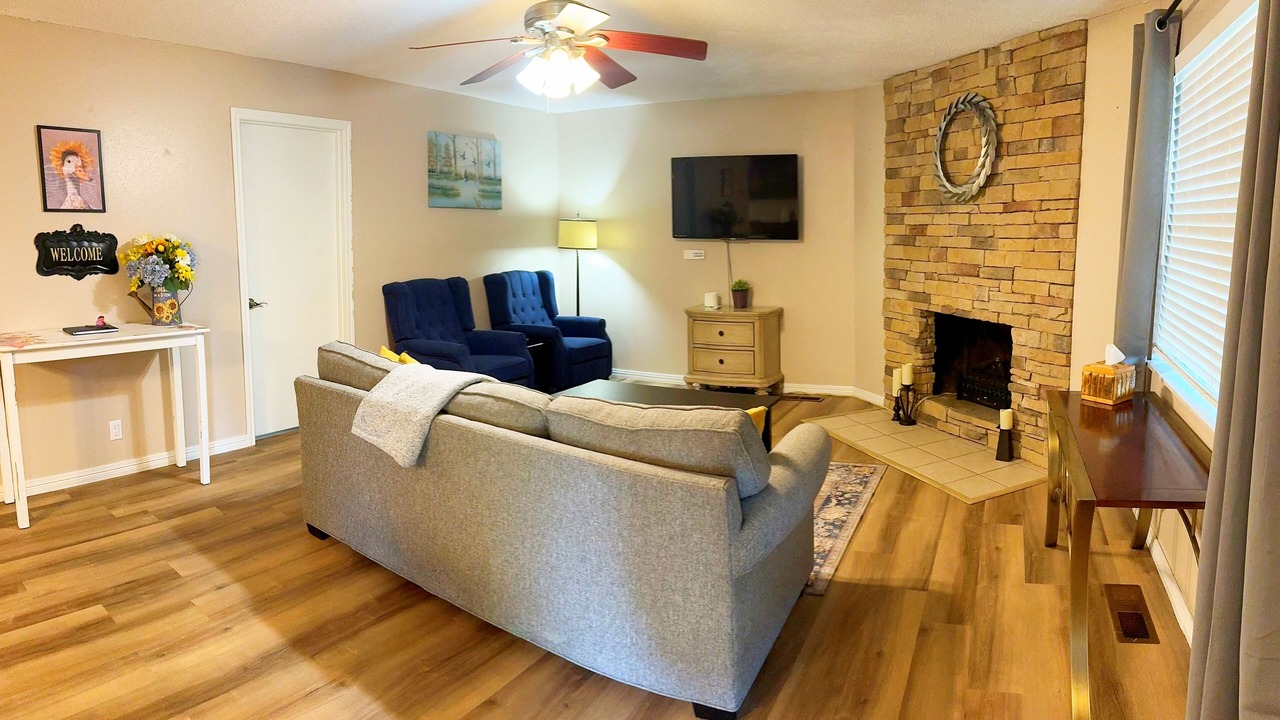 Photo of Livingroom in Mead