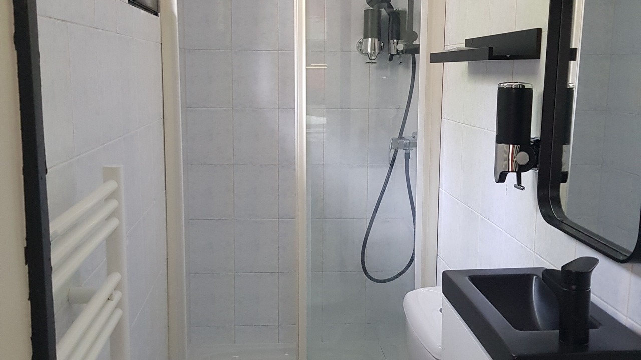 Photo of Bathroom in Tours City Centre