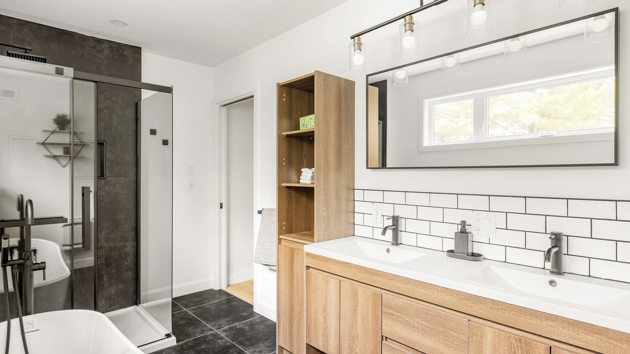 Photo of Bathroom in Saint-Alexis-des-Monts