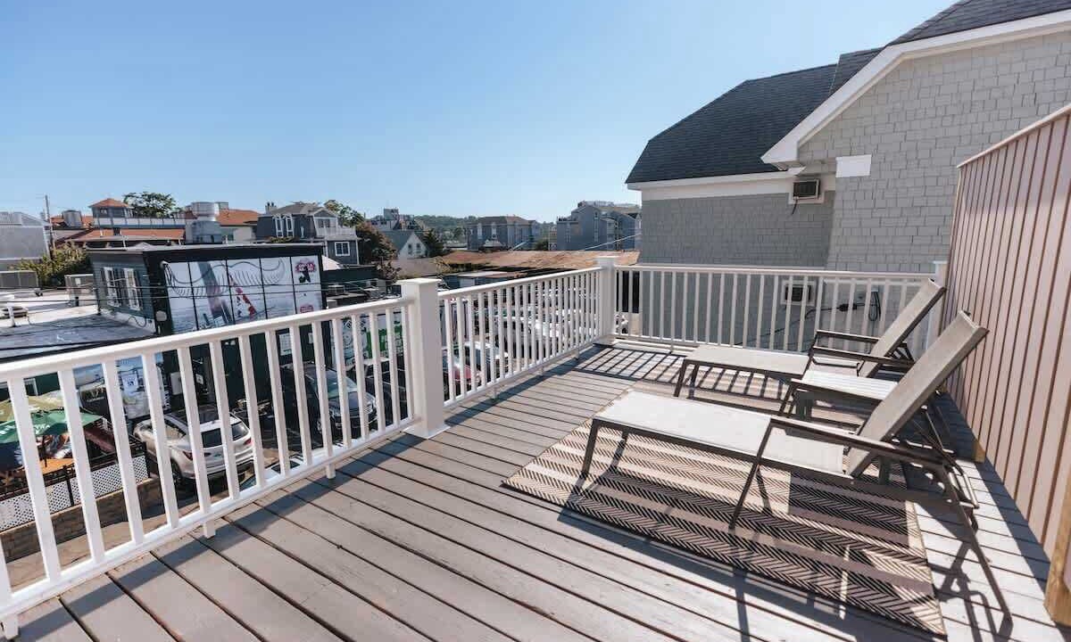 Photo of Patio Balcony in Yachting Village