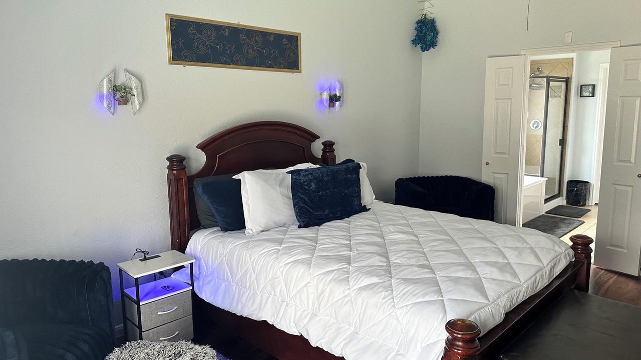 Photo of Bedroom in Humble