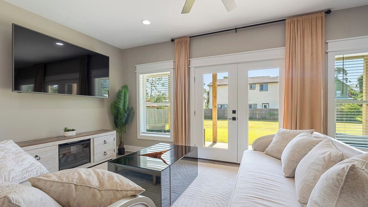 Photo of Livingroom in Upper Grand Lagoon