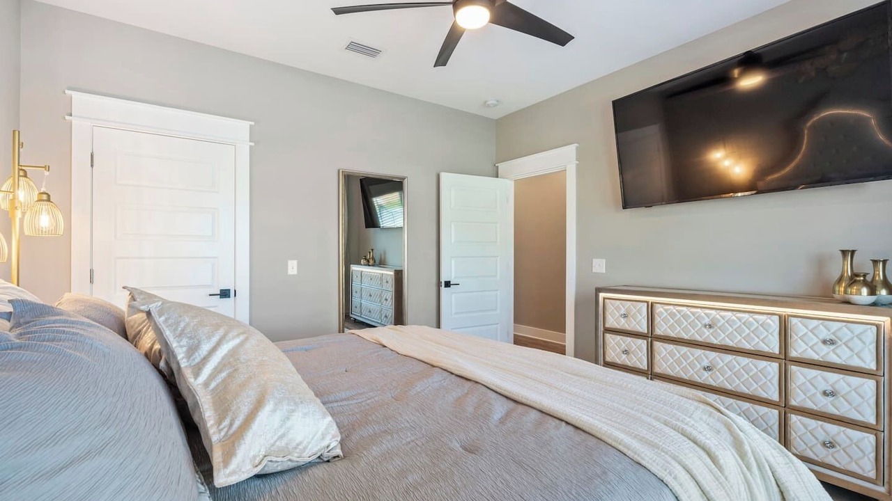 Photo of Bedroom in Upper Grand Lagoon