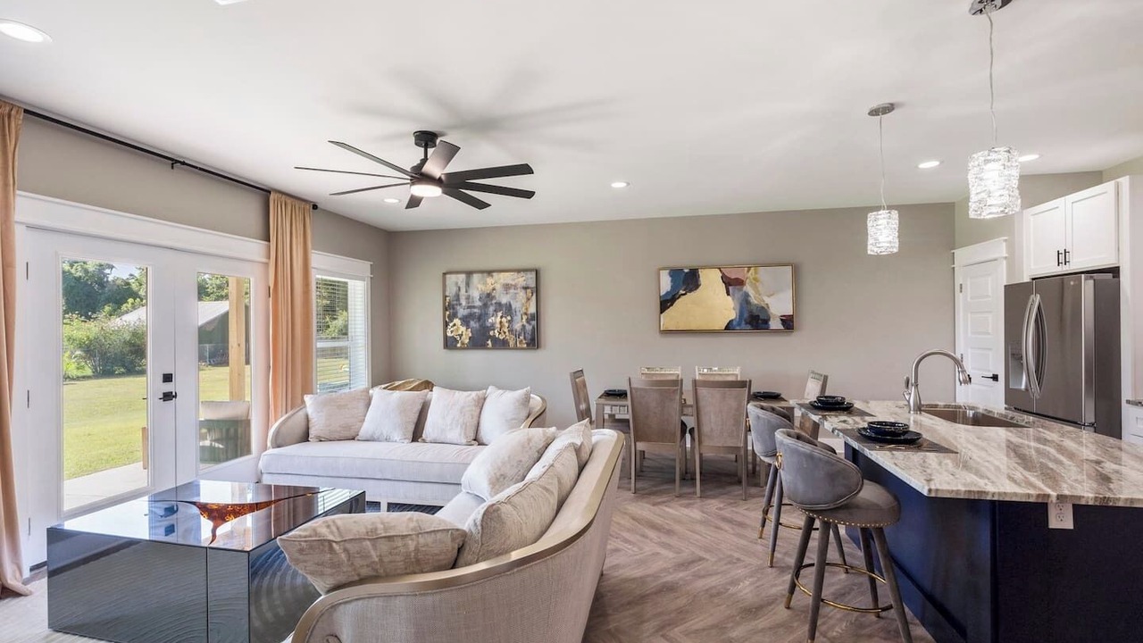 Photo of Livingroom in Upper Grand Lagoon