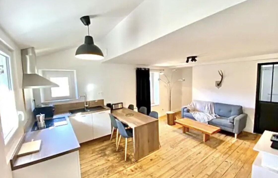 Photo of Livingroom in Savignac-les-Ormeaux