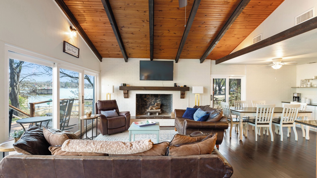 Photo of Livingroom in Enchanted Oaks