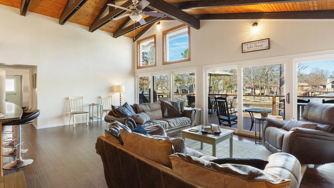 Photo of Livingroom in Enchanted Oaks