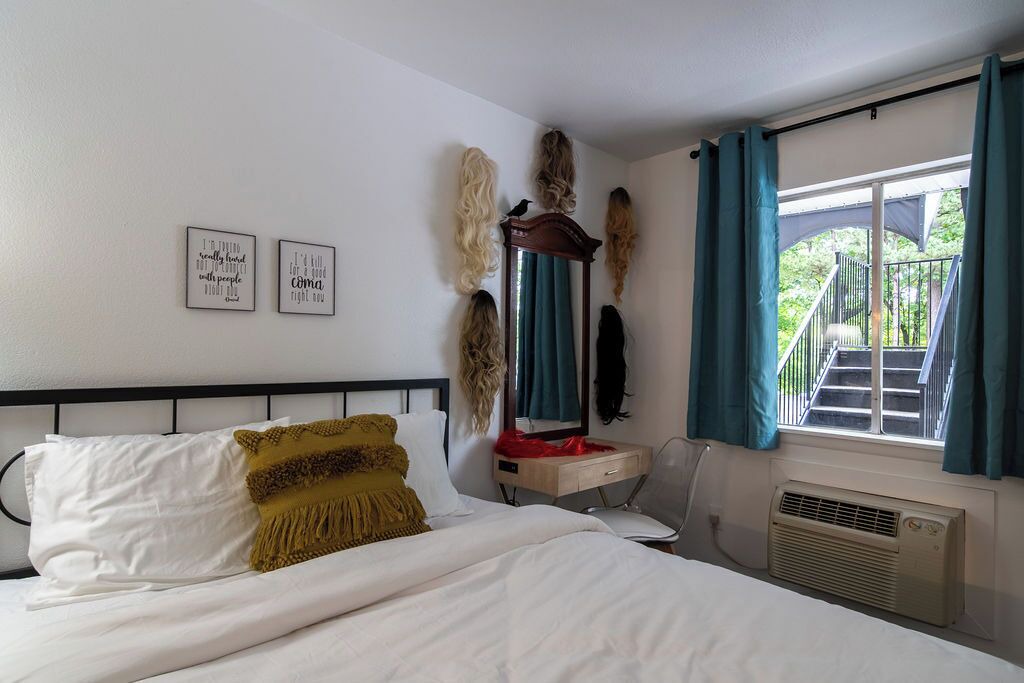 Photo of Bedroom in Eureka Springs Historic District