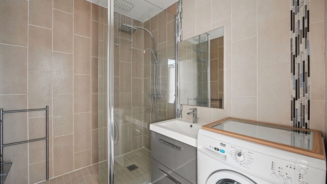 Photo of Bathroom in Puteaux