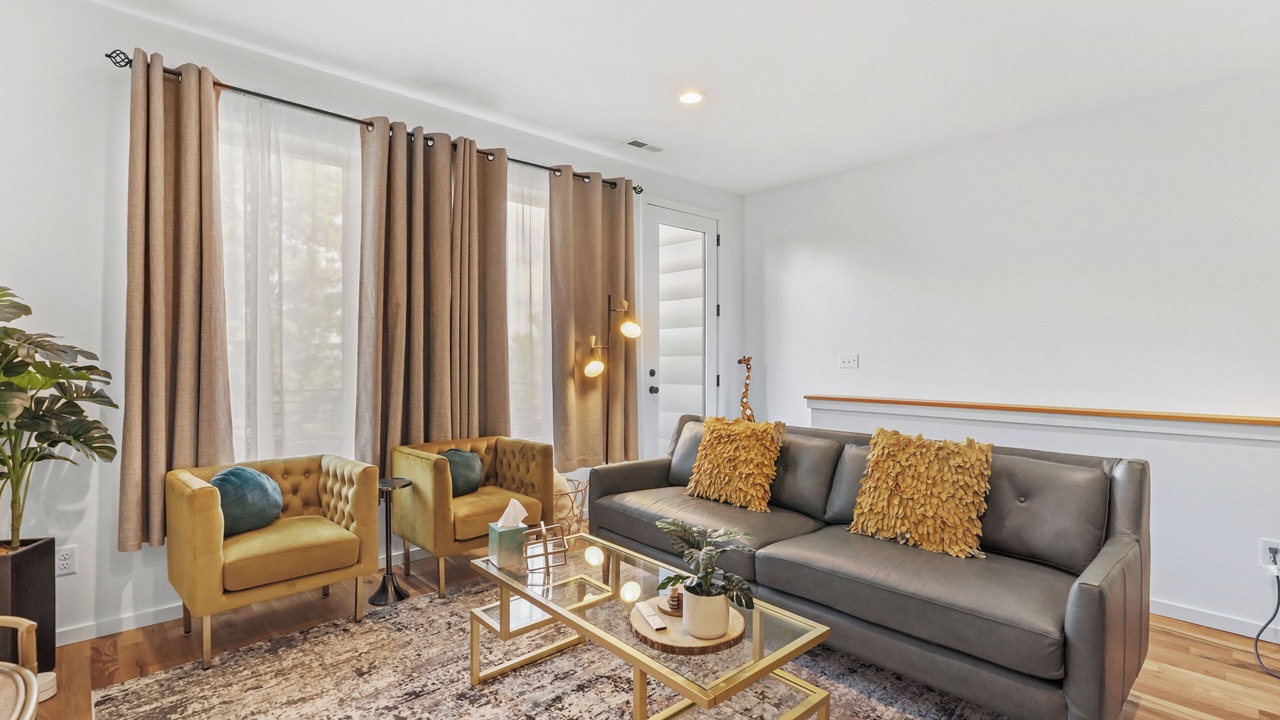 Photo of Livingroom in East Ridge