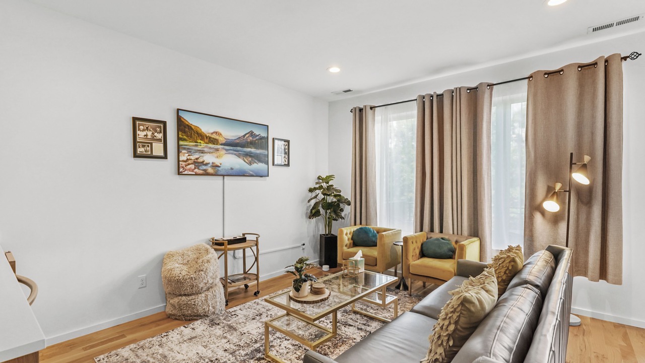 Photo of Livingroom in East Ridge