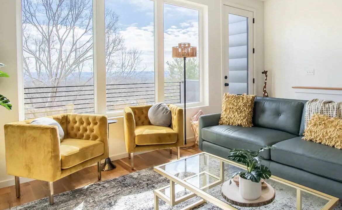 Photo of Livingroom in East Ridge