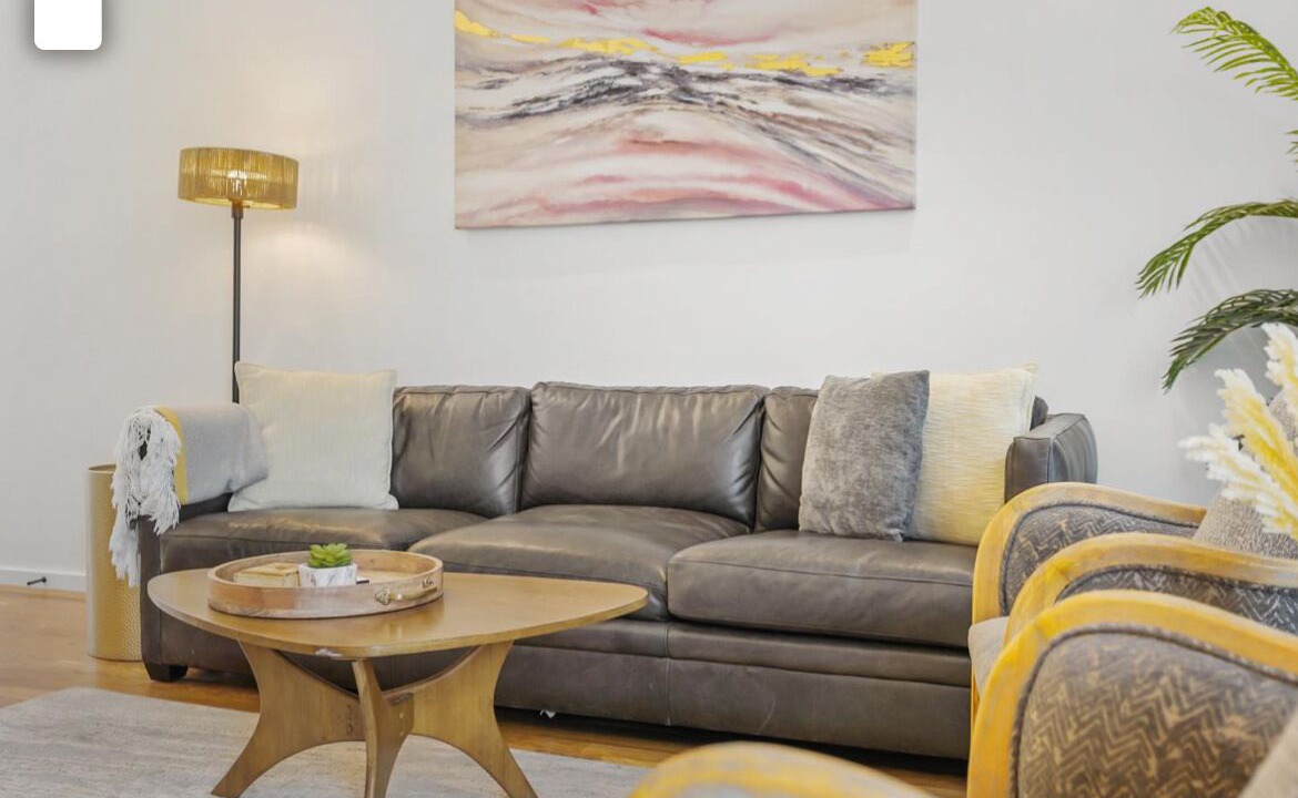 Photo of Livingroom in East Ridge